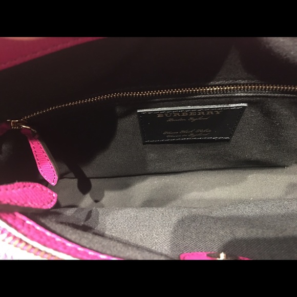 COPY - Authentic Burberry Banner bag in Fuchsia - Picture 3 of 8